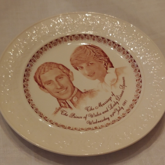 Prince Charles & Diana Royal Wedding Plate 1981  - Picture 5 of 7